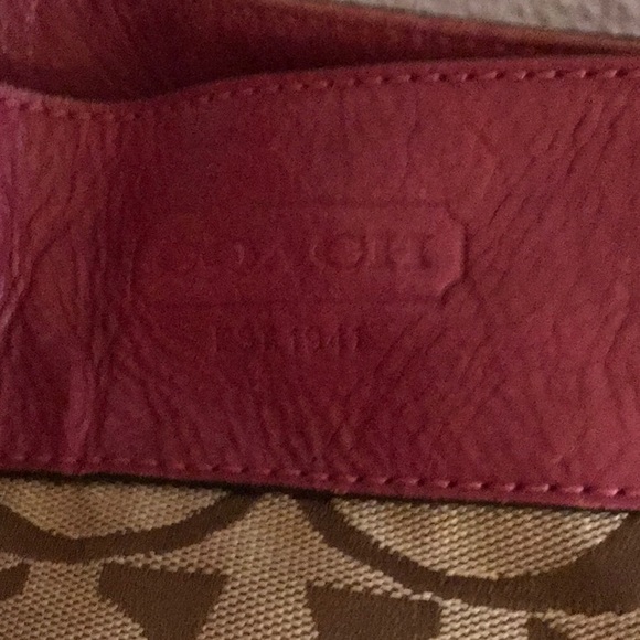 VINTAGE COACH ZOE RASPBERRY LEATHER & TAN SIGNATURE BAG - Picture 2 of 6